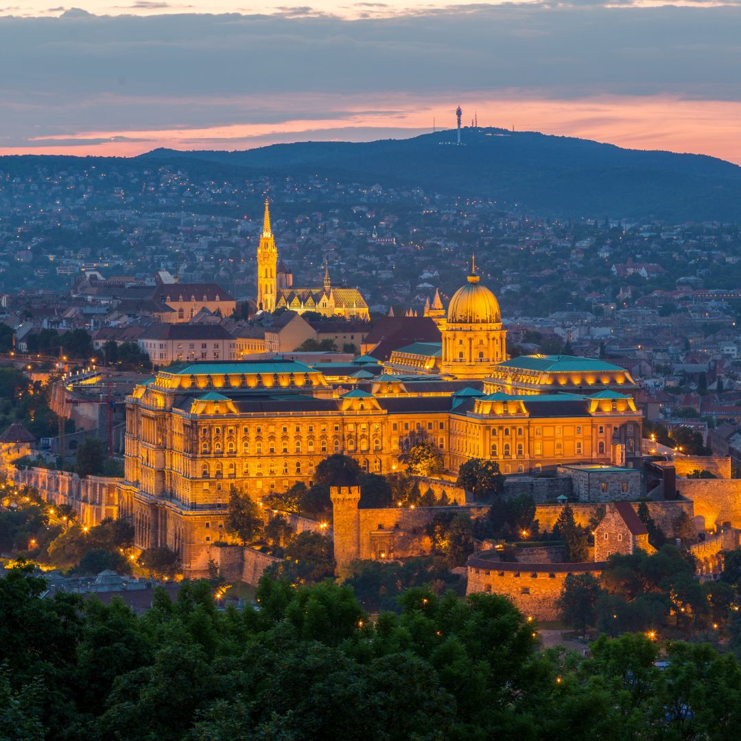 Buda_Castle_sunset.jpg